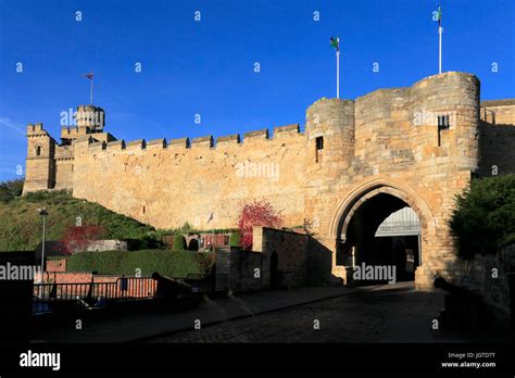 Lincoln Castle Hi Res Stock Photography And Images Alamy