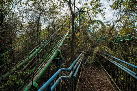 The Abandoned Six Flags New Orleans Amusement Park | Abandoned America