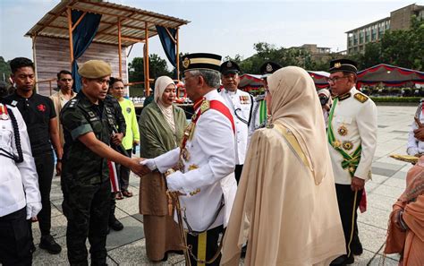 Agong Permaisuri Tumpah Air Mata Berkenan Sembah Kenal Balu Waris