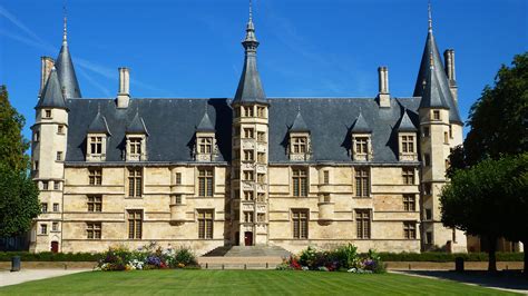 Le Palais Ducal de Nevers premier château de la Loire Nièvre Tourisme