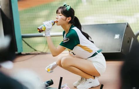 Обои Girl Asian brunette cute на телефон и рабочий стол раздел девушки разрешение 2159x1440