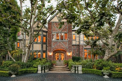 Beverly Hills Estate that Starred in 'The People vs. O.J. Simpson' Hits ...