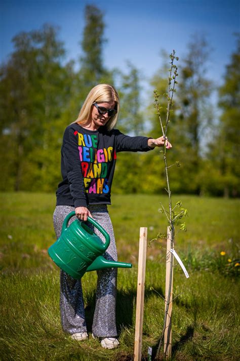 svajoti nenustok penkta koja kuria parka penkta koja