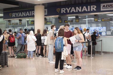 Huelga En Ryanair Seis Vuelos Cancelados Y Retrasos En Otros 214 En