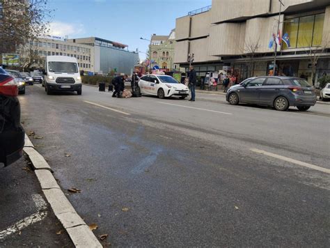 Oboren pešak u centru Novog Sada Saobraćaj obustavljen on ostao da