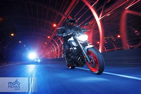 Comparativa Yamaha MT 07 2018 2020 Ducati Monster 797 2017 2020