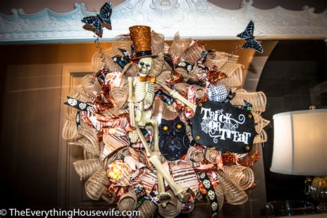 Halloween Skeleton Wreath! – The Everything Housewife