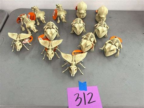 (13) VARIOUS MINI ANIMAL SKELETONS - Earl's Auction Company