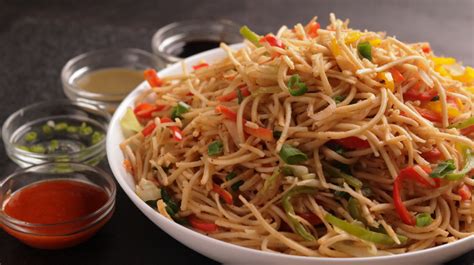 Hakka Noodles - Aarti Madan