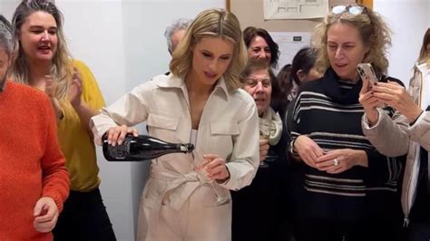 Michelle Hunziker Compie Anni La Festa A Sorpresa Sul Set Con La