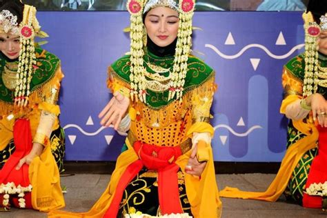 Tarian Tradisional Suku Banjar: Ekspresi Budaya dan Kearifan Lokal - Ramuan