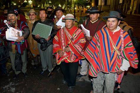 Bolivia Primera Plana Los Ponchos Rojos Se Niegan A Enfrentarse Con