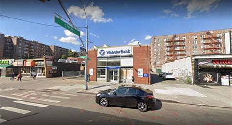 Woman wanted for bank heist on Hillside Avenue in Jamaica Hills: NYPD – QNS