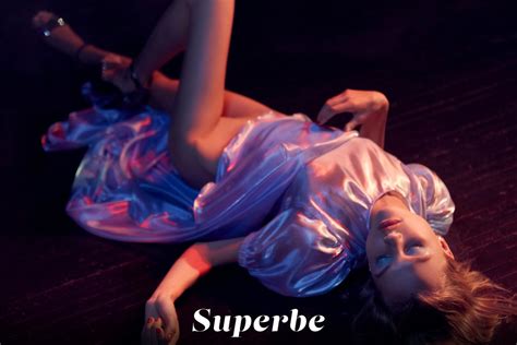 Stunning Hot Model Hannah Ray Revealing Her Amazing Naked Body Photos