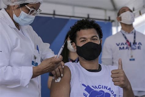 Rio Inicia Campanha De Aplicação De 2ª Dose Em Moradores Do Complexo Da