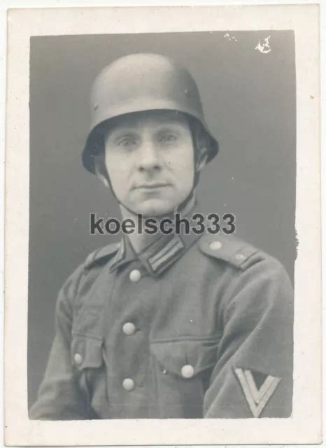 FOTO STAHLHELM PORTRAIT Soldat Der Wehrmacht Mit Helm Und