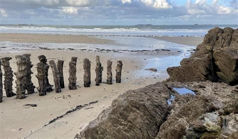 Le Corps Dune Femme D Couvert Sur Une Plage De Saint Malo Ce Lundi