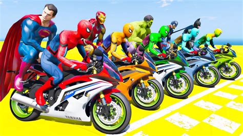 Racing Spiderman Motorcycles With Superheroes Jump Over The Big Clock