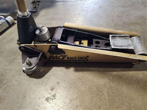 Pace 1 Ton Aluminum Racing Jack Iron Horse Auction Company