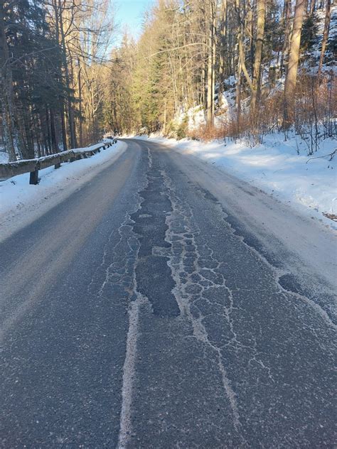 Górska droga do remontu na trasie do Karpacza Wykop pl