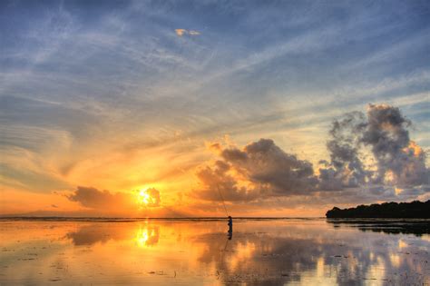 pantai  menikmati sunrise   pulau bali