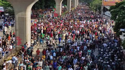 কোটা বাতিলের দাবিতে ‘বাংলা ব্লকেড রাজধানীসহ দেশের গুরুত্বপূর্ণ মোড়