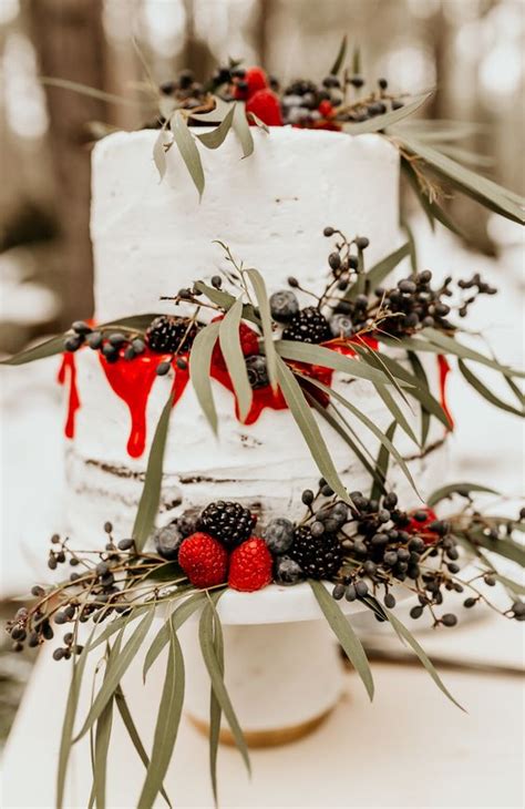 Winter Wedding Cakes Decorated With Berries Weddingomania