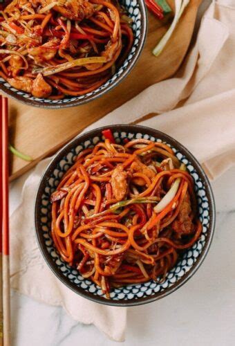 Lo Mein How To Cook It The Right Way The Woks Of Life