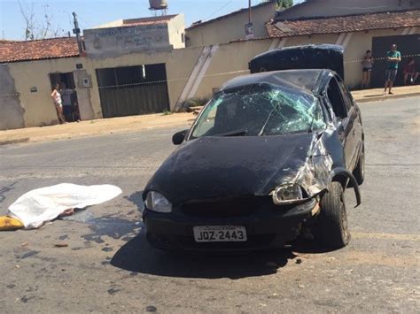 G Motorista Morre Ap S Bater Carro Em Rvores E Ser Arremessado Diz