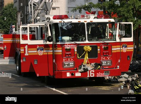 Ladder Truck Fdny Fire Department High Resolution Stock Photography and Images - Alamy