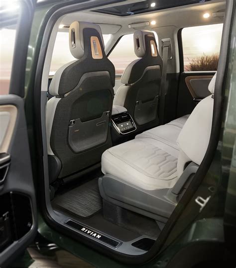 Captains Chairs In Middle Row Rivian Forum R1t R1s R2 R3 News