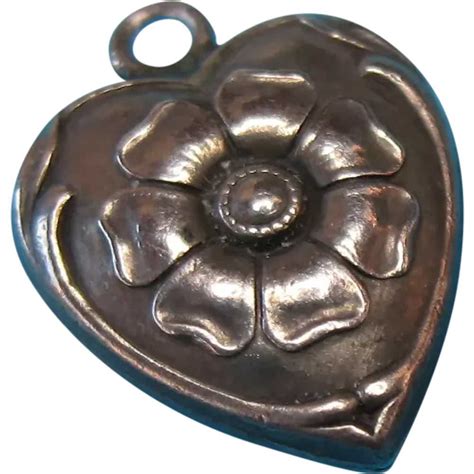 Vintage Sterling Silver Repousse Flower Puffy Heart C Gem