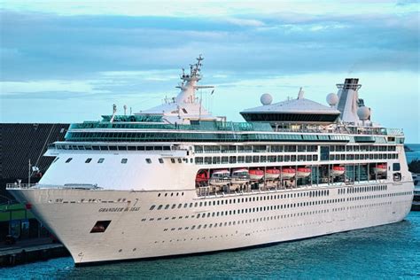 Vision of the Seas - description, photos, position, cruise deals