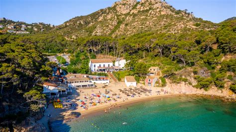 Una De Las Playas M S Populares De Catalu A Aguas Turquesas Y