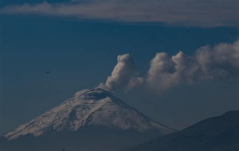 Leve Ca Da De Ceniza Del Volc N Cotopaxi En Los Cantones Quito Y Mej A