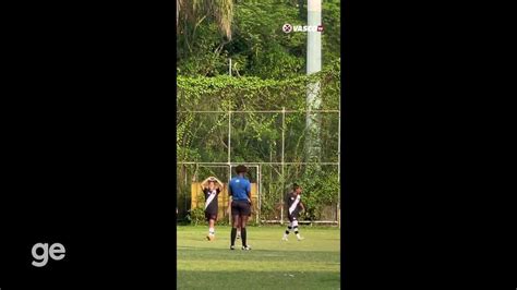 Menina Pirata Anny Marab Homenageia Vegetti E Comanda Goleada Do