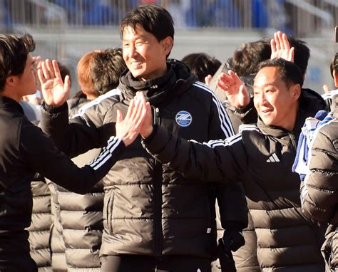 【町田】青森山田前監督の黒田剛監督、東北凱旋4連勝「東北の地では絶対に負けたくない」 J2写真ニュース 日刊スポーツ