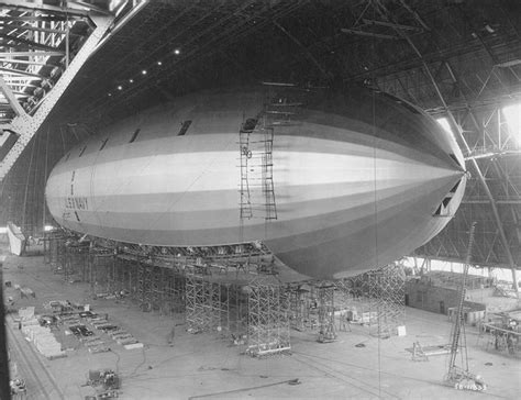 Amazing Vintage Photos of the USS Macon Airship Under Construction ...