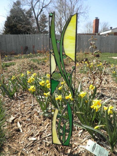 44 Stained Glass Garden Art Ideas Stained Glass Glass Garden Art Stained Glass Mosaic