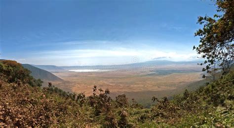 Cratere Di Panorama Nel Parco Nazionale Di Ngorongoro Con Il Lago