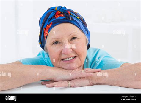 Women With Cancer And Headscarves Hi Res Stock Photography And Images