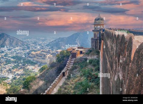 Scenic view of the ramparts of the Jaigarh Fort at sunset, Jaipur ...