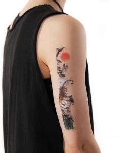 Rectangular Tattoos Reveal Body Art Inspired By Chinese Paintings