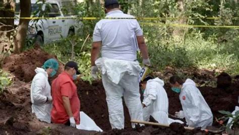 Suman Cuerpos Hallados En Fosa Clandestina En Michoac N Peri Dico