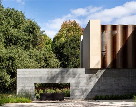 Northern California Home By Arcanum Architecture Sprawls Along Verdant Lot