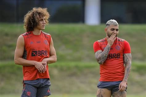 Gabigol David Luiz E Mais Seis Do Flamengo Ficam Livres Para Assinar