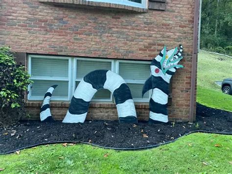 Beetlejuice Sandworm Lawn Decorations | Munchkins Planet