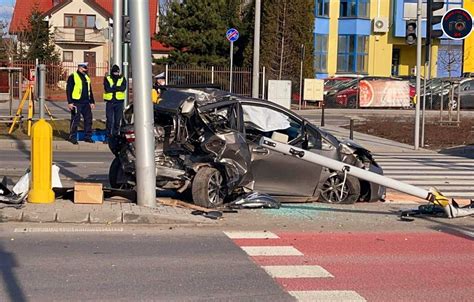 Powa Ny Wypadek W Warszawie Jeden Z Kierowc W Mia Blisko Promile