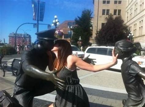 40 Times People Took Posing With Sculptures To Another Level Bored Panda