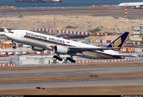 9V SQL Singapore Airlines Boeing 777 212 ER Photo By RuiQi Liang ID